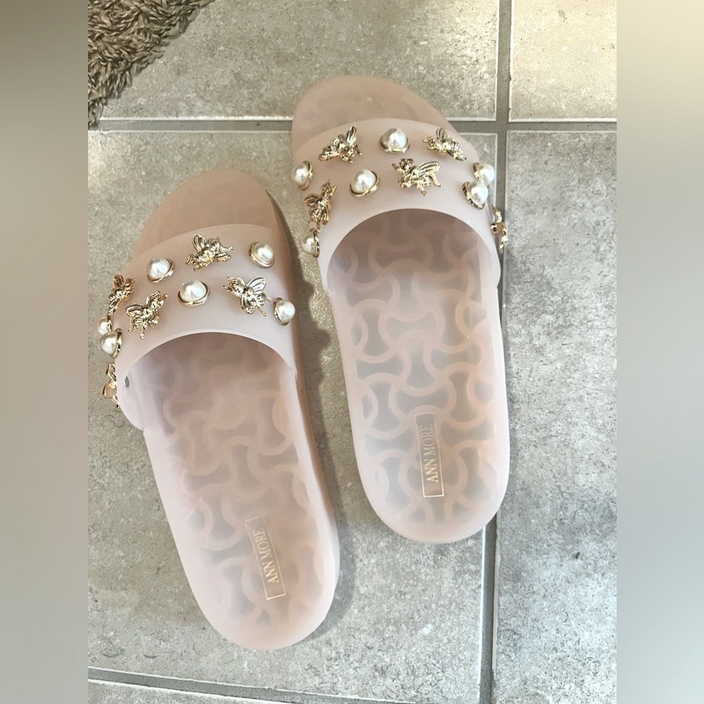 Women’s slide sandals